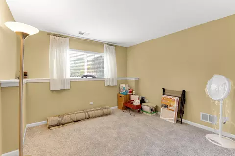 681 River Mill Pkwy, Wheeling, IL 60090 photo 17