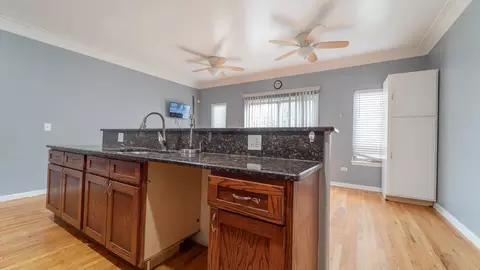 2878 E 94th St, Chicago, IL 60617 photo 13