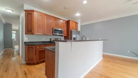 2878 E 94th St, Chicago, IL 60617 photo 11