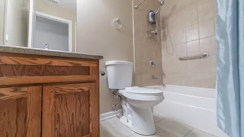 2878 E 94th St, Chicago, IL 60617 photo 22