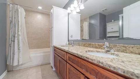 2878 E 94th St, Chicago, IL 60617 photo 33