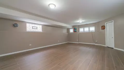 2878 E 94th St, Chicago, IL 60617 photo 17