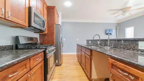 2878 E 94th St, Chicago, IL 60617 photo 12