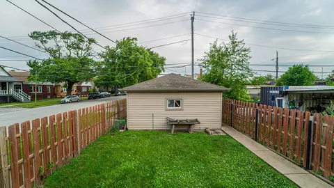 2878 E 94th St, Chicago, IL 60617 photo 37