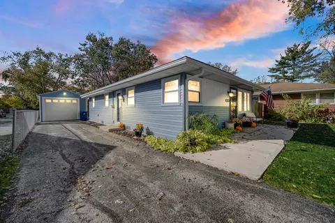 6108 Pershing Ave, Downers Grove, IL 60516