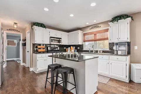 2425 Glenford Dr, Aurora, IL 60502 photo 9