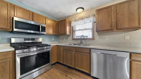 802 Old Hunter Run, Byron, IL 61010 photo 9
