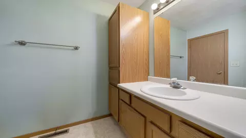 802 Old Hunter Run, Byron, IL 61010 photo 16