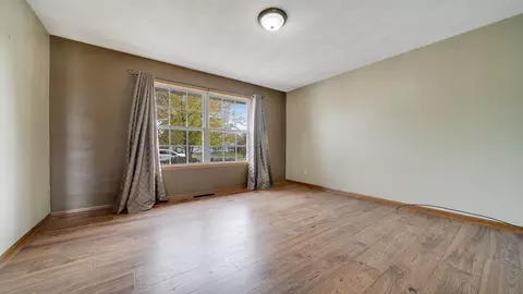 802 Old Hunter Run, Byron, IL 61010 photo 4