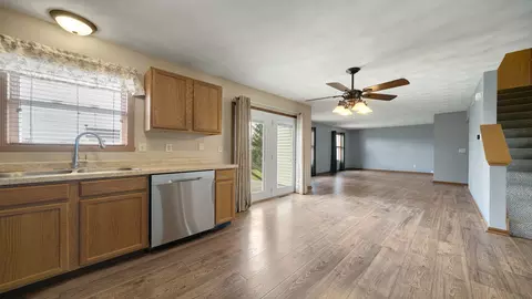 802 Old Hunter Run, Byron, IL 61010 photo 10