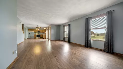 802 Old Hunter Run, Byron, IL 61010 photo 13