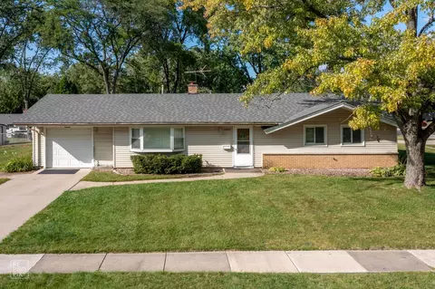 1600 Winchester Ln, Schaumburg, IL 60193