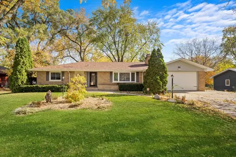 942 Johnston Dr, Aurora, IL 60506