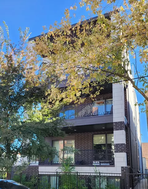 1811 N California Ave #1E, Chicago, IL 60647