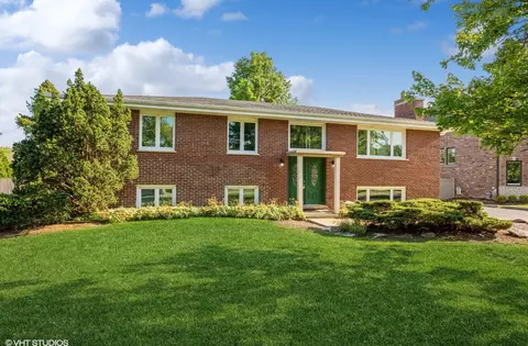 17 W347 Forestview Dr, Bensenville, IL 60106