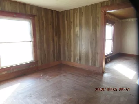 240 S Orange St, Ludlow, IL 60949 photo 2