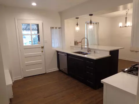 Kitchen - 115 Fellows Ct, Elmhurst, IL 60126 photo 5 of 6