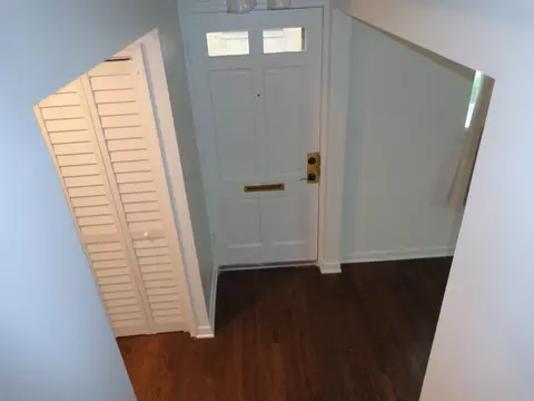 Entry Way - 115 Fellows Ct, Elmhurst, IL 60126 photo 1 of 3