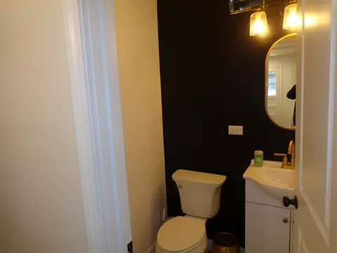 Bath - 115 Fellows Ct, Elmhurst, IL 60126 photo 1 of 2