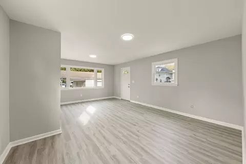 466 Simms St, Aurora, IL 60505 photo 10