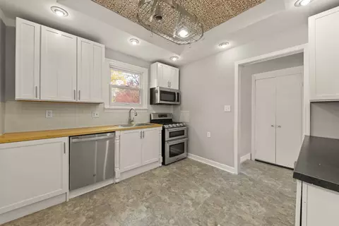 466 Simms St, Aurora, IL 60505 photo 9