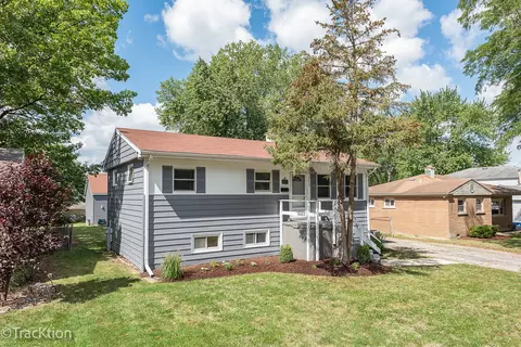 6404 Powell St, Downers Grove, IL 60516