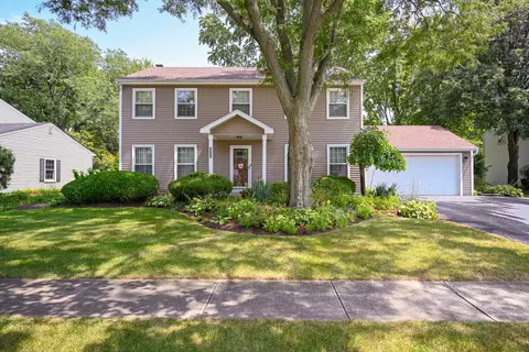 2035 Greensboro Dr, Wheaton, IL 60189