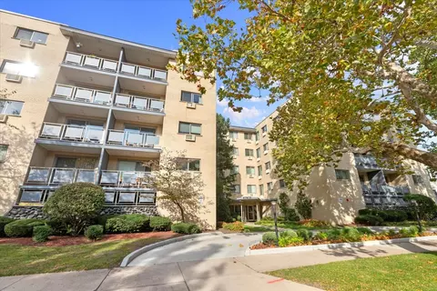 1040 Erie St #403, Oak Park, IL 60302