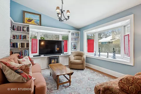 Living - 1010 N Main St, Wheaton, IL 60187 photo 3 of 3