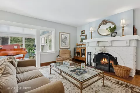 Living - 1010 N Main St, Wheaton, IL 60187 photo 1 of 3