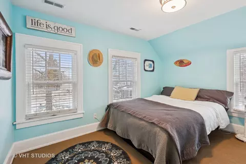 Bedroom - 1010 N Main St, Wheaton, IL 60187 photo 2 of 3