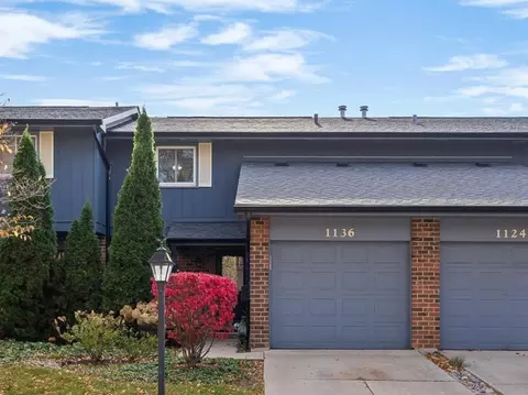 1136 Briarcliffe Blvd, Wheaton, IL 60189