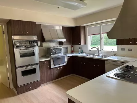 Kitchen - 70 Graymoor Ln, Olympia Fields, IL 60461 photo 4 of 4