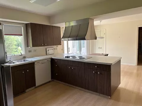 Kitchen - 70 Graymoor Ln, Olympia Fields, IL 60461 photo 1 of 4