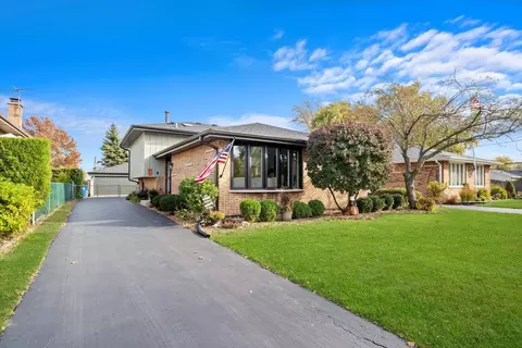 13749 Crestview Ct, Crestwood, IL 60418