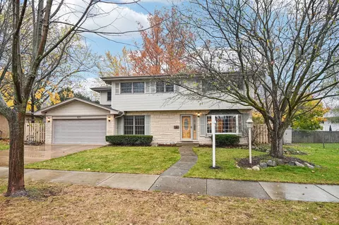 820 E Redwood Ln, Arlington Heights, IL 60004