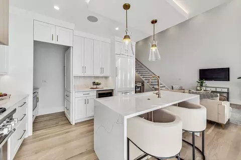 820 E Franklin Ave, Naperville, IL 60540 photo 6