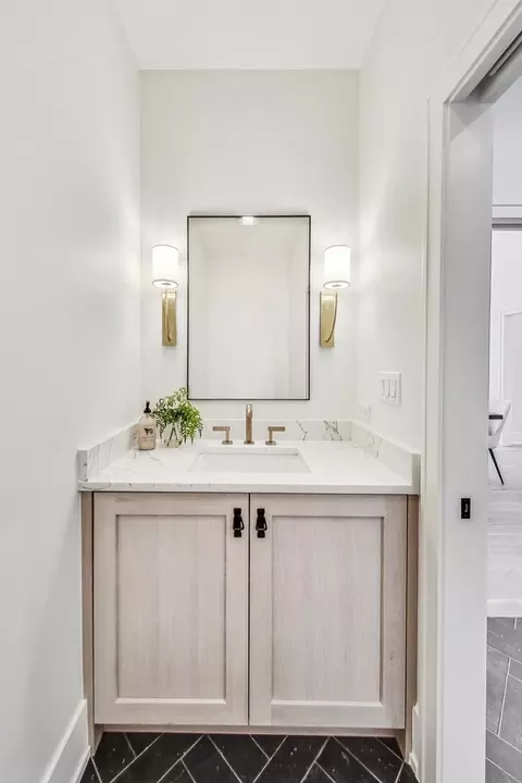 820 E Franklin Ave, Naperville, IL 60540 photo 10
