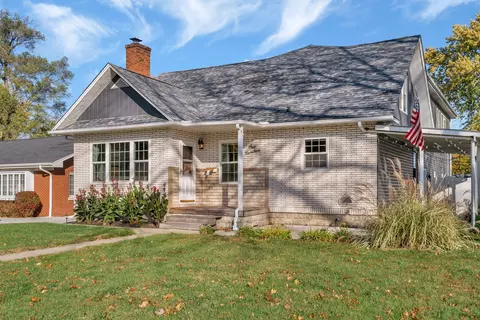 100 W 1st St, Coal City, IL 60416