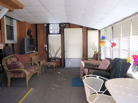 1027 Bluff Rd, Dixon, IL 61021 photo 2