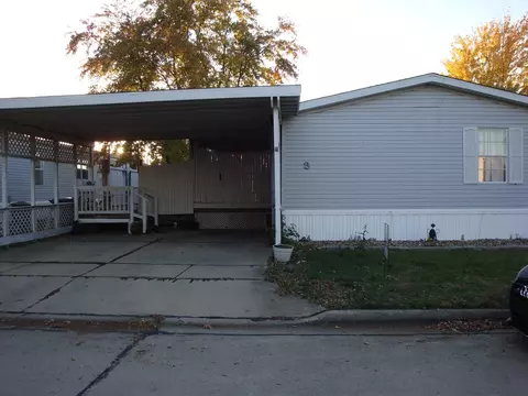 3 Gerard Dr, Bloomington, IL 61701