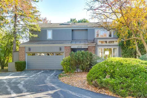 2544 Cobblewood Dr, Northbrook, IL 60062