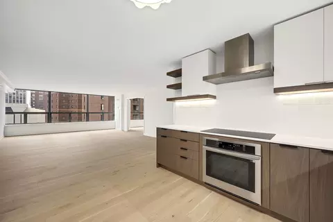 Kitchen - 110 E Delaware Pl #1004, Chicago, IL 60611 photo 2 of 2