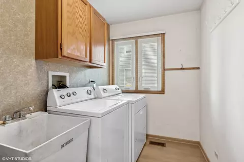 725 Gregor Ln, Wheeling, IL 60090 photo 16
