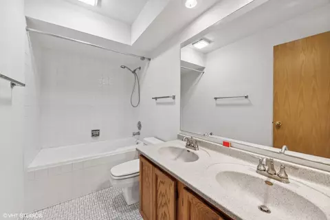 725 Gregor Ln, Wheeling, IL 60090 photo 14