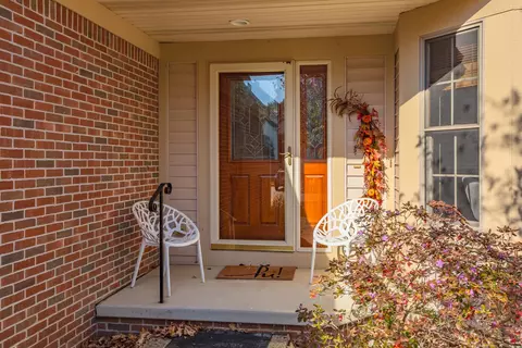 8 Alder Ct, Bloomington, IL 61704 photo 2