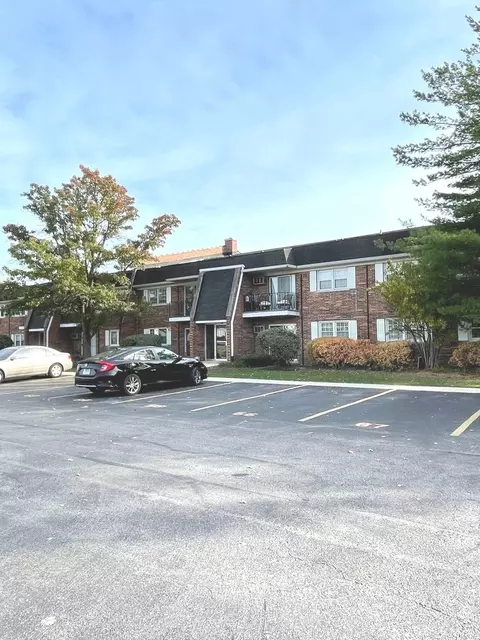 2415 Ogden Ave #8, Downers Grove, IL 60515