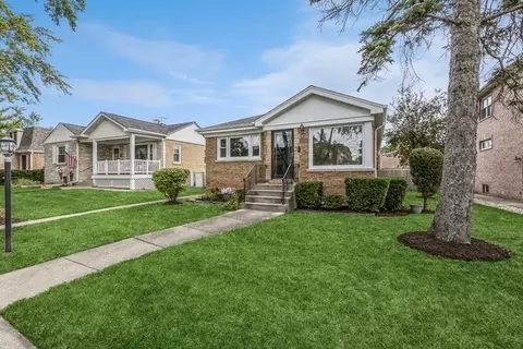 8207 N Olcott Ave, Niles, IL 60714