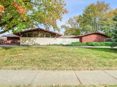 3202 Valley Brook Dr, Champaign, IL 61822