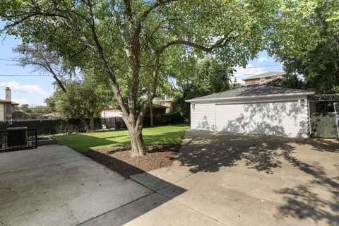 Exterior - 225 Broker Ave, Itasca, IL 60143 photo 2 of 4